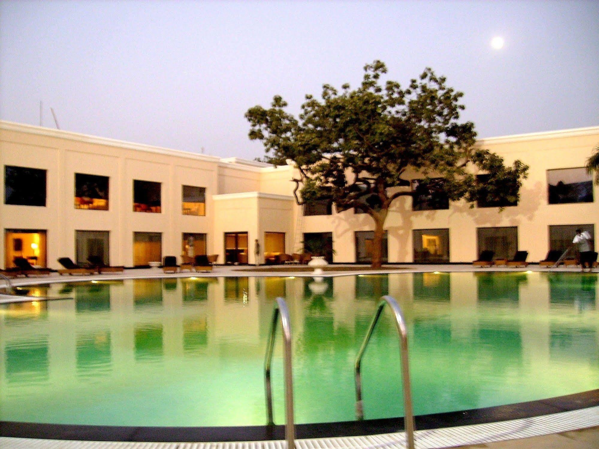 The Lalit Traveller Khajuraho Khajurāho Exterior foto